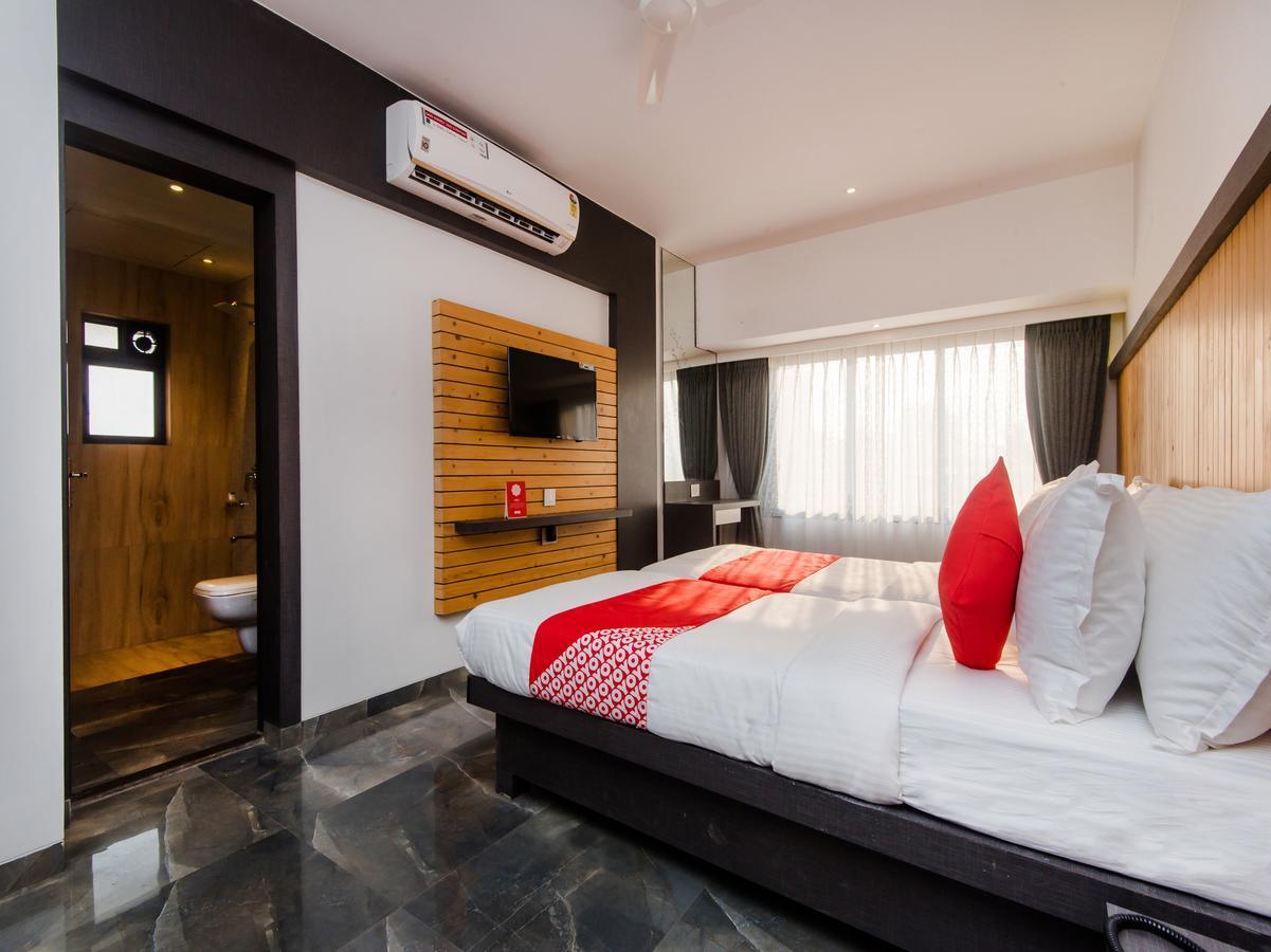 Oyo 13089 Hotel Gold Crest Navi Mumbai Bagian luar foto