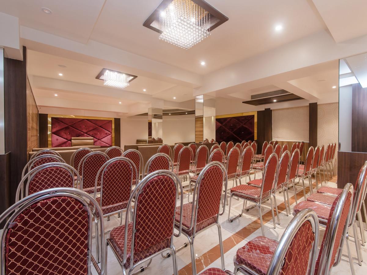 Oyo 13089 Hotel Gold Crest Navi Mumbai Bagian luar foto