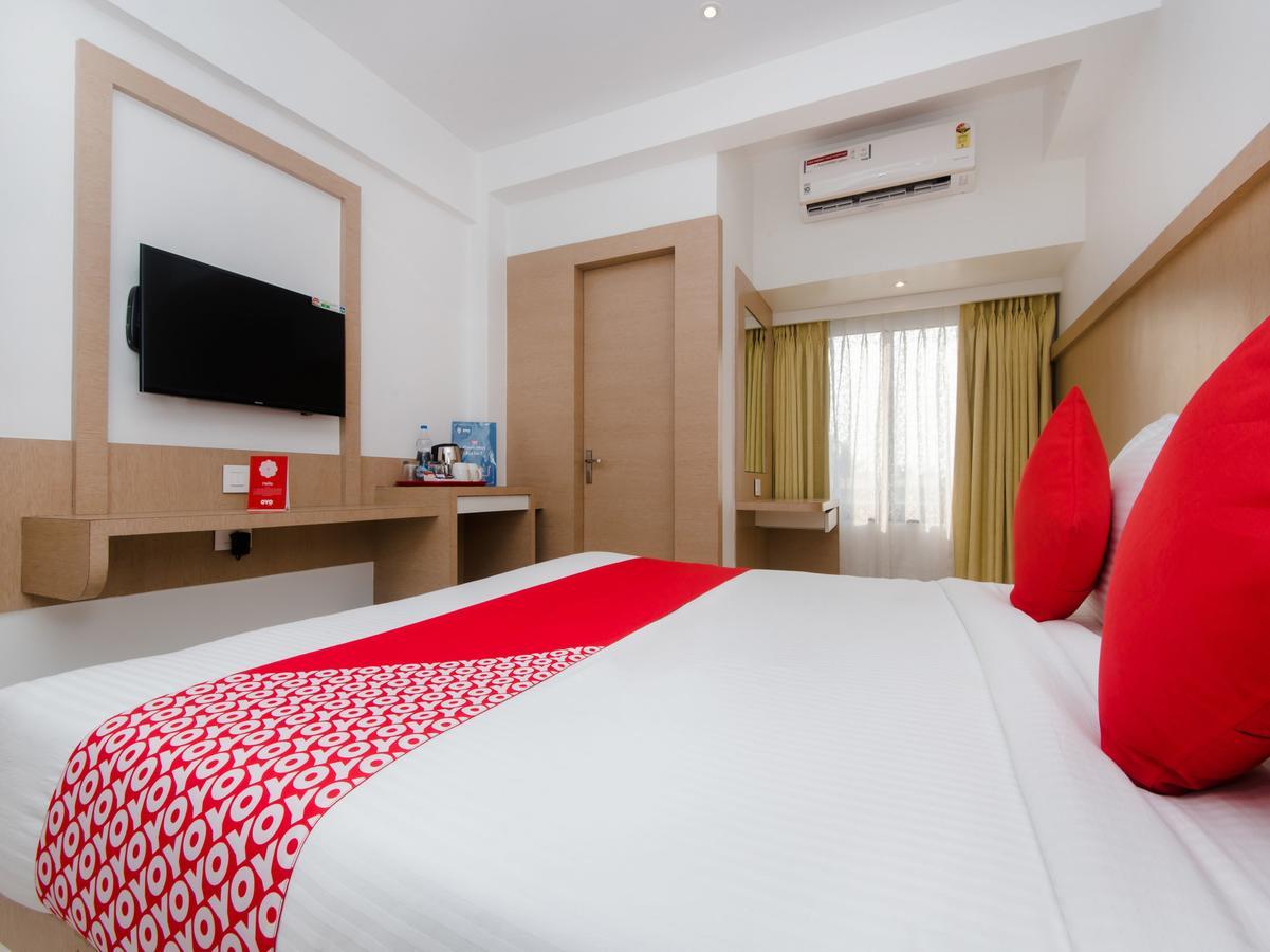 Oyo 13089 Hotel Gold Crest Navi Mumbai Bagian luar foto