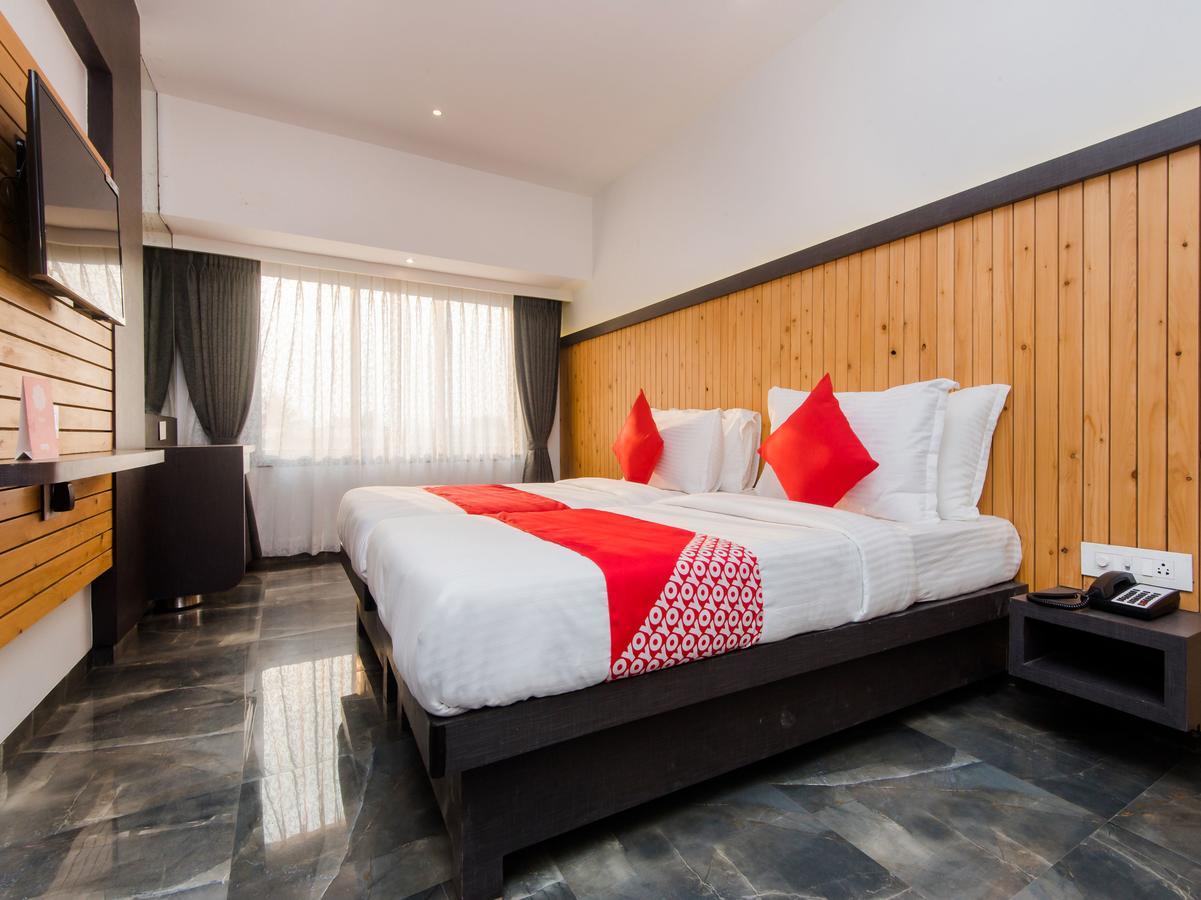 Oyo 13089 Hotel Gold Crest Navi Mumbai Bagian luar foto