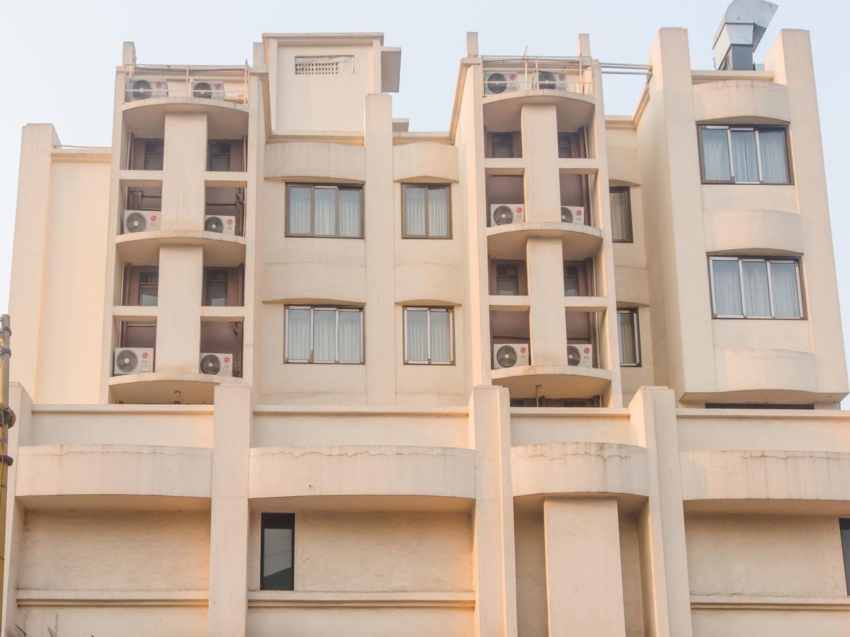 Oyo 13089 Hotel Gold Crest Navi Mumbai Bagian luar foto